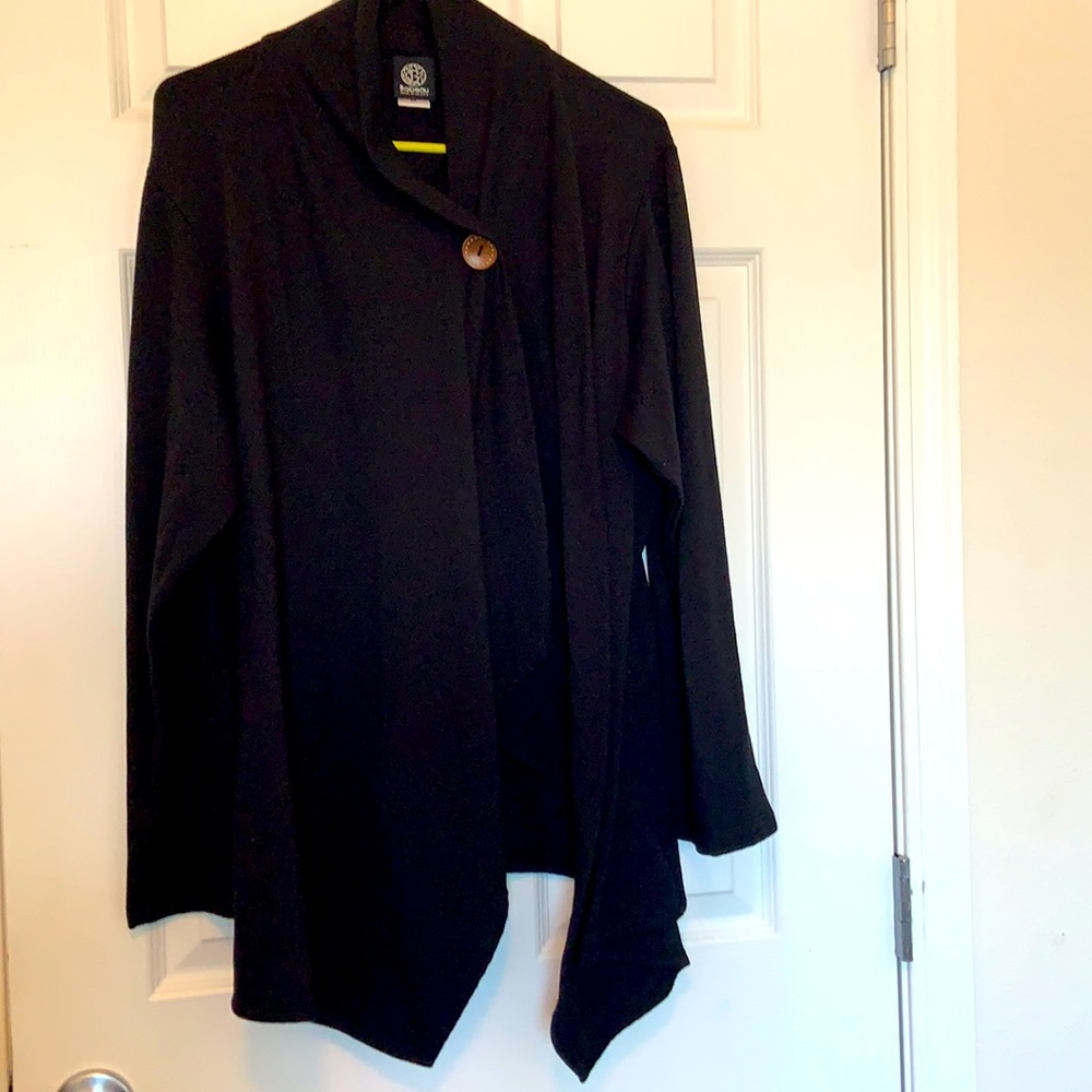 Black Bobeau top.